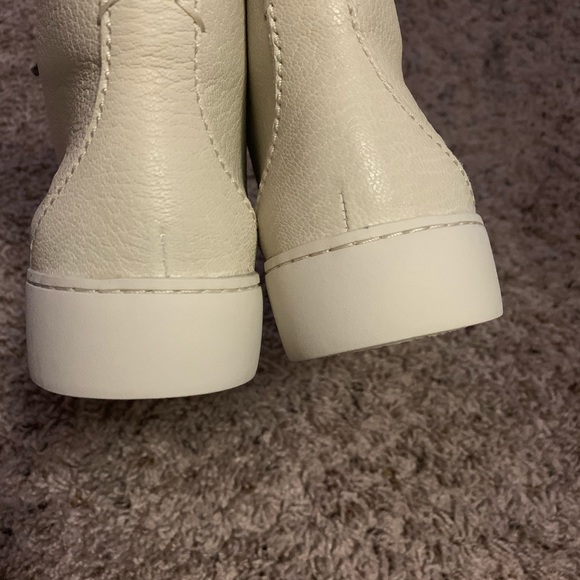 Frye - Picture 4 of 5